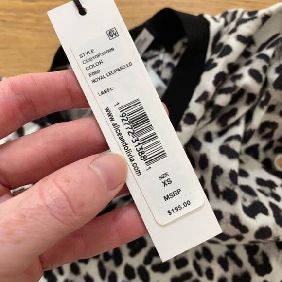 Alice and Olivia Braxton Leopard Print Crop Muscle T-shirt in Black and White - Picture 5 of 8